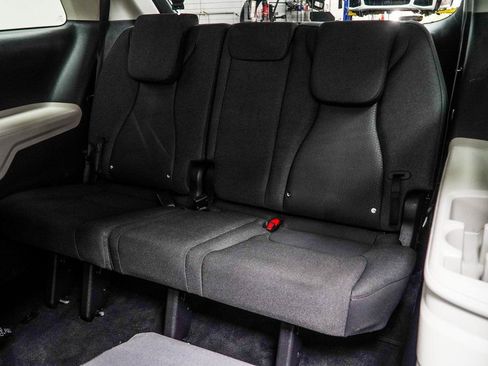 Used 2024 Kia Carnival LX image 39