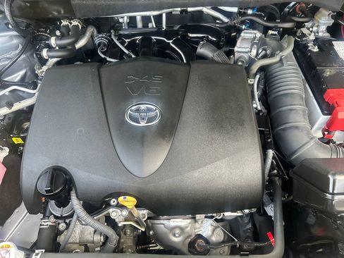 Used 2022 Toyota Highlander XLE AWD/4WD image 23