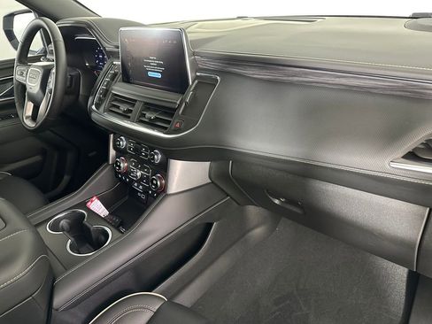 Used 2024 GMC Yukon SLT w/ SLT Luxury Package image 36