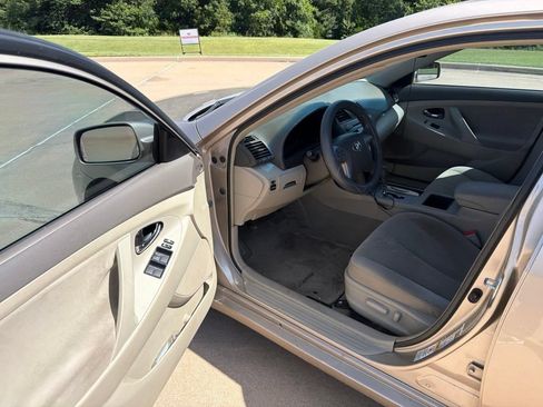 Used 2009 Toyota Camry LE FWD image 14