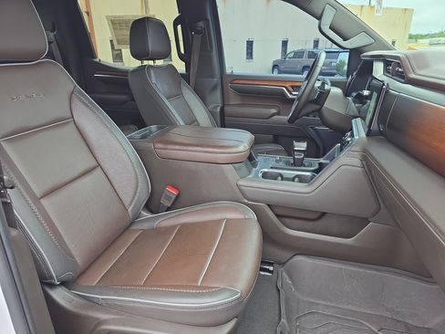 Used 2023 GMC Sierra 1500 Denali AWD/4WD image 10