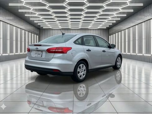 Used 2018 Ford Focus S FWD image 4