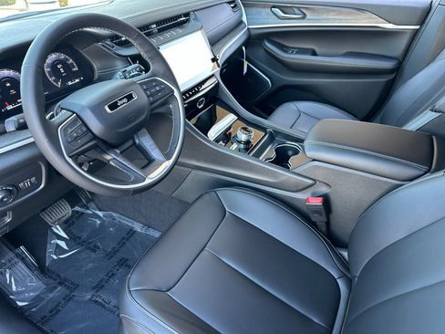 New 2026 Jeep Grand Cherokee L Limited AWD/4WD image 9