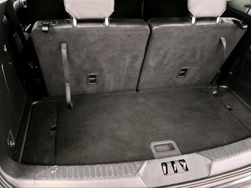 Used 2022 Ford Explorer XLT w/ Equipment Group 202A image 34