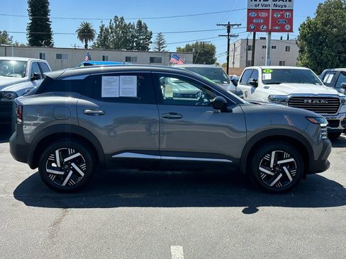 Used 2026 Nissan Kicks SV FWD image 9
