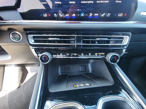 New 2026 Chevrolet Traverse RS image 22