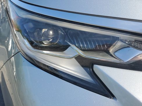 Used 2021 Toyota Sienna Platinum image 3