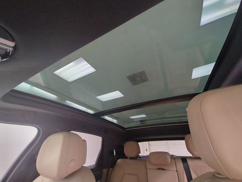 Certified 2023 Porsche Cayenne Platinum Edition image 21