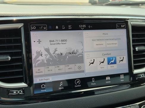 Used 2023 Chrysler Pacifica Touring-L FWD image 25
