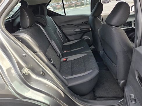 Certified 2020 Nissan Kicks S image 11