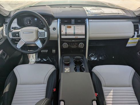 New 2026 Land Rover Discovery Limited Edition AWD/4WD image 17