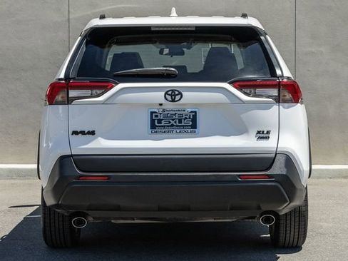 Used 2022 Toyota RAV4 XLE w/ Convenience Package AWD/4WD image 4