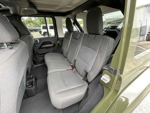 Used 2024 Jeep Wrangler Unlimited Sahara AWD/4WD image 38