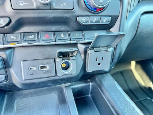 Used 2020 Chevrolet Silverado 3500 High Country image 37