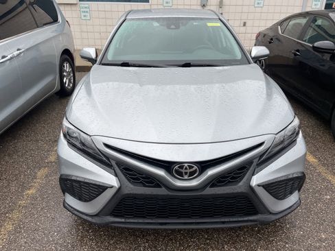 Used 2021 Toyota Camry SE w/ Cold Weather Package image 21