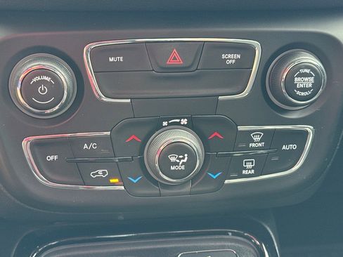 Used 2018 Jeep Compass Latitude w/ Popular Equipment Group AWD/4WD image 11