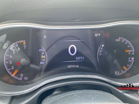 Used 2018 Jeep Grand Cherokee Laredo image 19