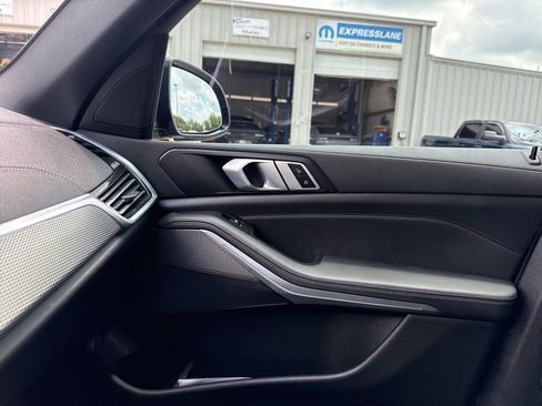 Used 2021 BMW X5 xDrive40i w/ M Sport Package AWD/4WD image 26
