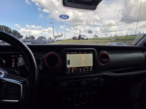 Used 2020 Jeep Gladiator Rubicon w/ Dual Top Group AWD/4WD image 18