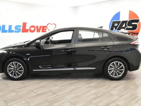 Used 2020 Hyundai Ioniq SE image 2