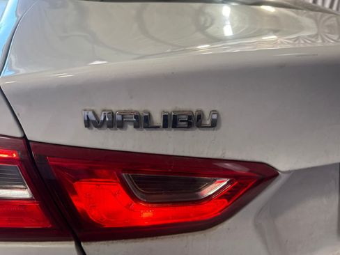 Used 2018 Chevrolet Malibu LT FWD image 11