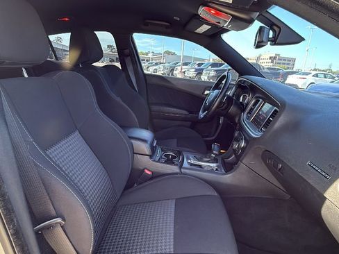 Used 2022 Dodge Charger R/T w/ Blacktop Package image 31