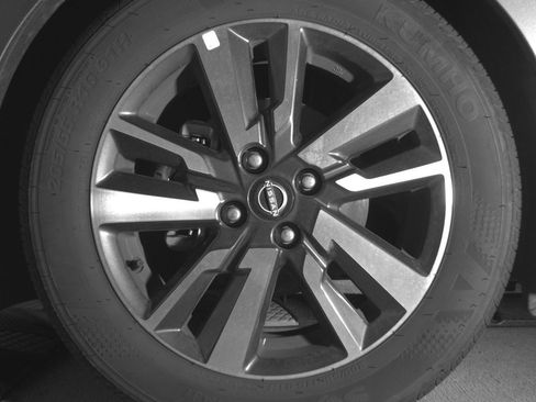 Used 2025 Nissan Versa SV image 12