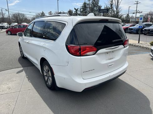 Used 2018 Chrysler Pacifica Limited w/ Advanced Safetytec Group image 5