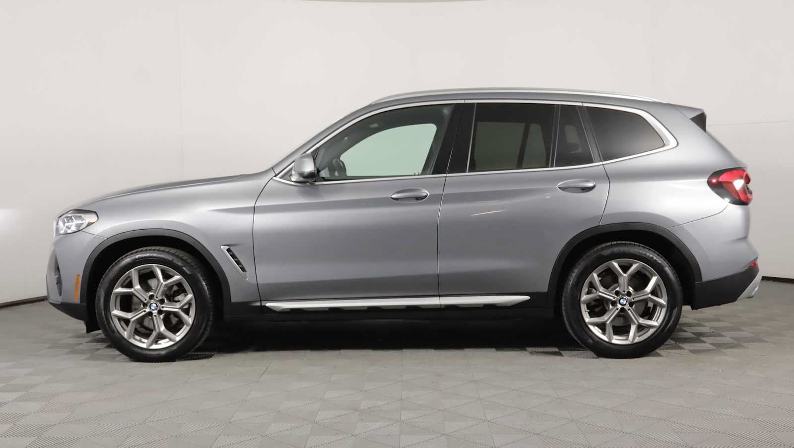 Used 2023 BMW X3 xDrive30i w/ Premium Package AWD/4WD image 8