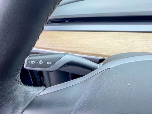 Used 2021 Tesla Model Y Long Range image 26