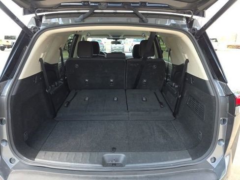 Used 2025 Nissan Pathfinder SV image 19