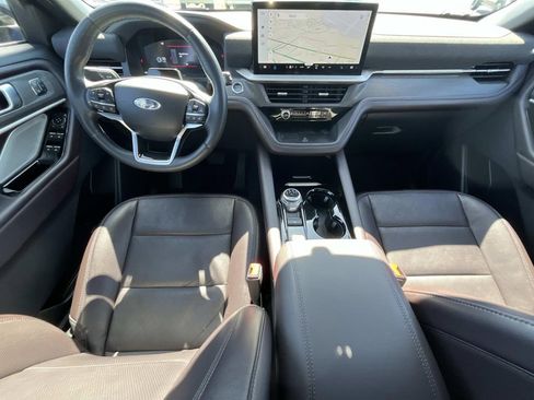 Used 2025 Ford Explorer Platinum image 15