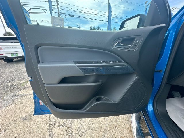 Used 2022 Chevrolet Colorado Z71 AWD/4WD image 32