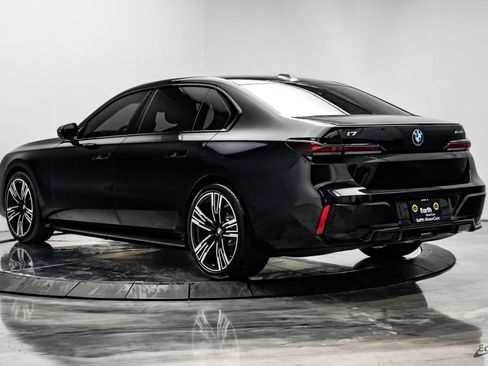 Used 2025 BMW i7 xDrive60 w/ Executive Package AWD/4WD image 10