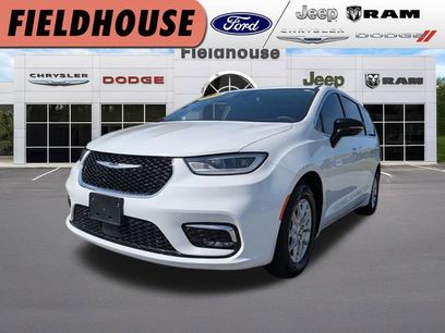 Used 2024 Chrysler Pacifica Touring-L