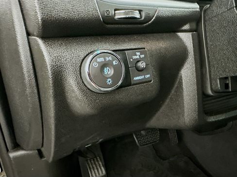 Used 2017 Chevrolet Traverse LT w/ Style and Technology Package FWD image 10
