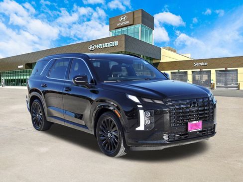 Used 2024 Hyundai Palisade Calligraphy image 3