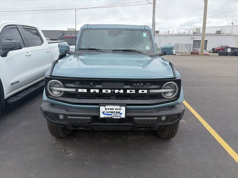 Used 2022 Ford Bronco Outer Banks image 3