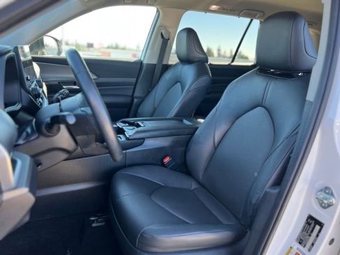 Certified 2024 Toyota Grand Highlander XLE image 12
