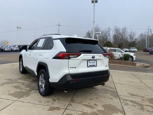 Used 2022 Toyota RAV4 XLE image 8