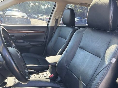 Used 2014 Mitsubishi Outlander SE FWD image 9