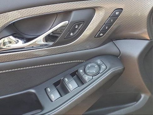 Used 2023 Chevrolet Traverse Premier w/ Redline Edition image 18