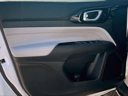 Used 2022 Jeep Compass Limited image 21