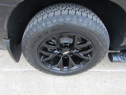 Used 2022 Chevrolet Tahoe Z71 w/ Luxury Package image 12