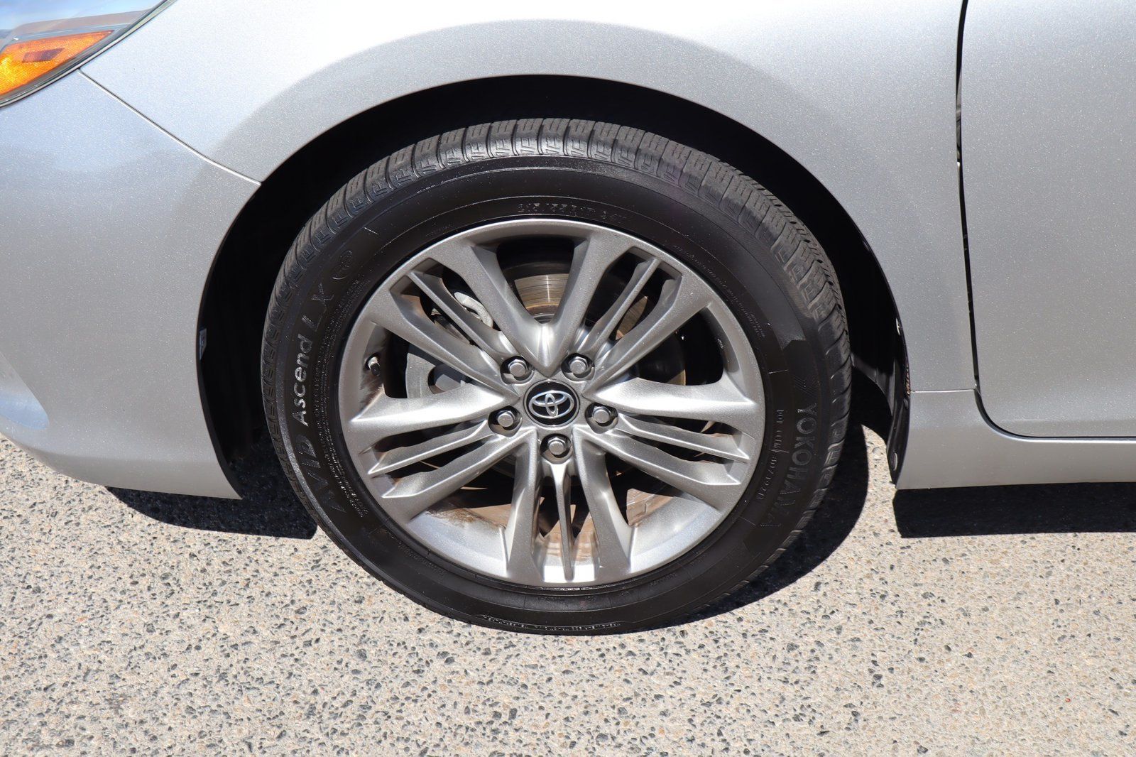Used 2017 Toyota Camry SE FWD image 14