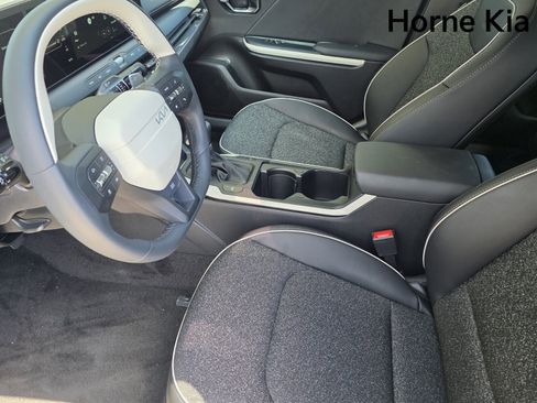 New 2025 Kia K4 GT-Line image 11