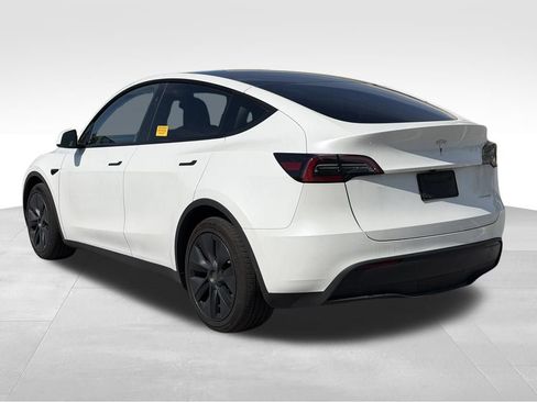 Used 2024 Tesla Model Y Long Range AWD/4WD image 5