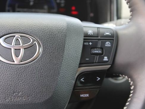 Used 2025 Toyota Camry SE FWD image 15