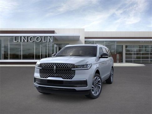 New 2025 Lincoln Navigator Reserve image 2