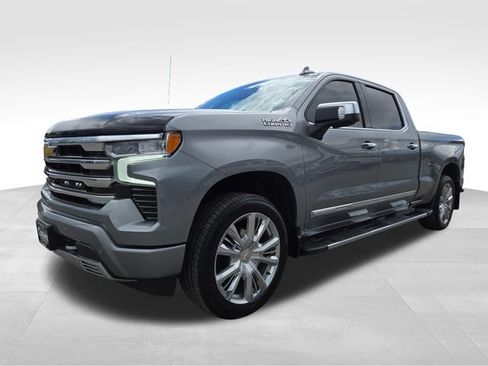 Used 2025 Chevrolet Silverado 1500 High Country w/ High Country Premium Package AWD/4WD image 5